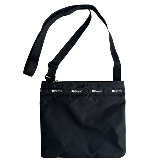 Lesportsac Handbags - LeSportsac Black Crossbody Small Bag with Adjustable Strap